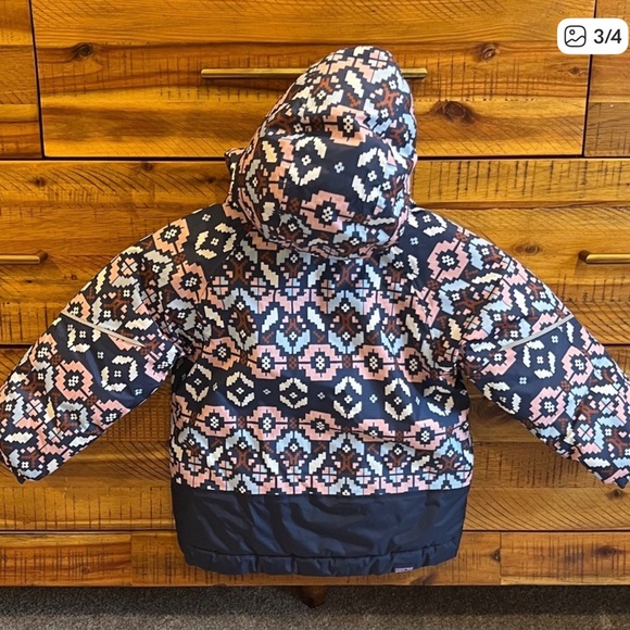 Patagonia Girls Geometric Patterned
Hooded Jacket Size 3T - Picture 6 of 10